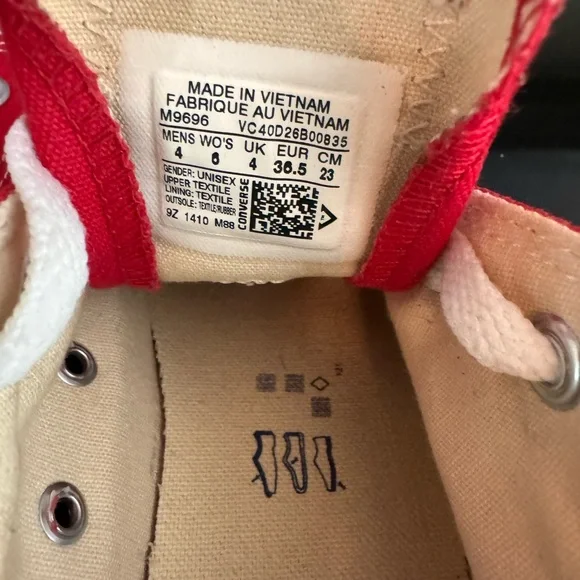 Red Converse Women’s sz 6 - Picture 4 of 5